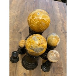 set de 5 boules en bois petrifie