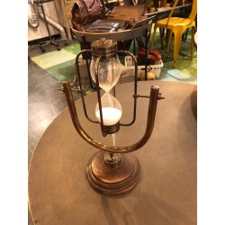 sablier sur socle en bois